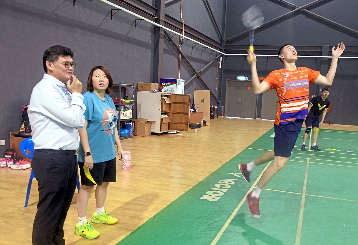 Eei Hui يلعب في الملعب كلاعب ومدرب